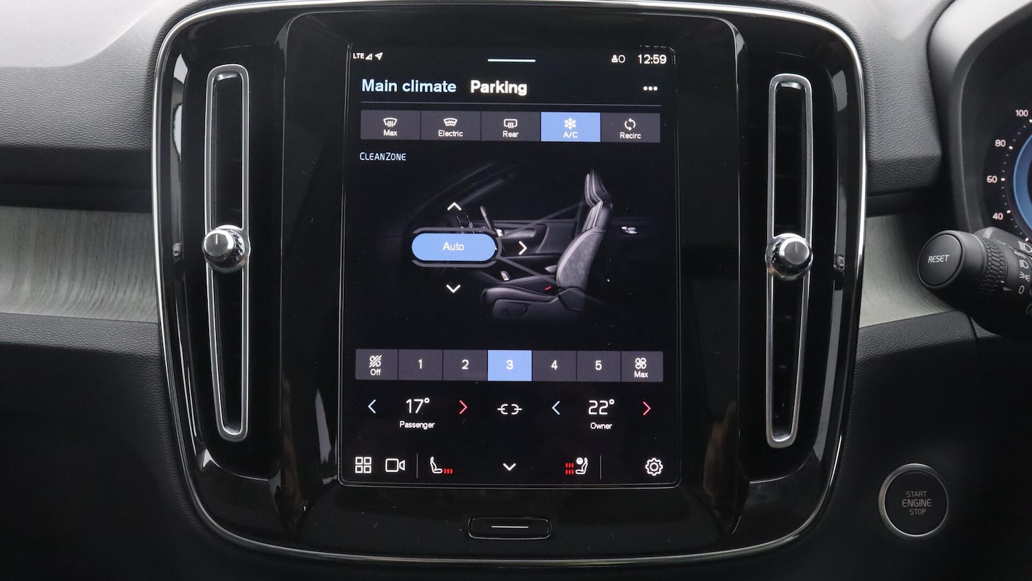 Used Volvo XC40 2025 for sale - 76109309: Photo 28