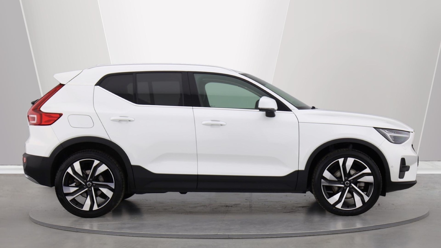 Used Volvo XC40 2025 for sale - 76109309: Photo 3