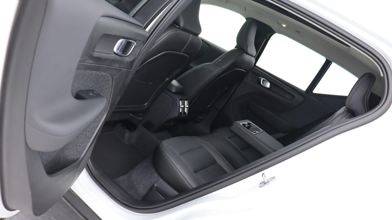 Used Volvo XC40 2025 for sale - 76109309: Photo 33