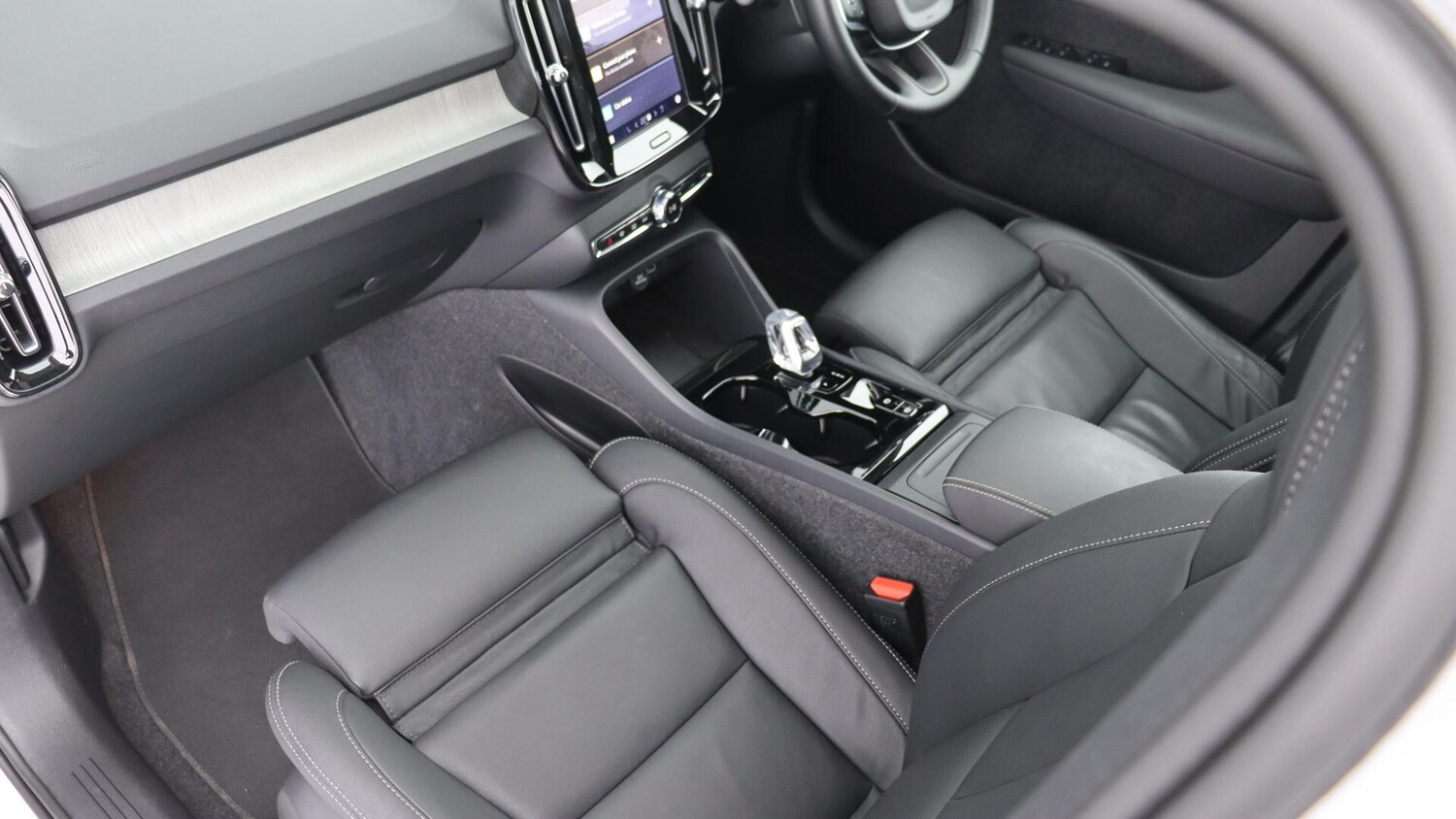 Used Volvo XC40 2025 for sale - 76109309: Photo 49