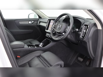 Used Volvo XC40 2025 for sale - 76109309: Photo 4