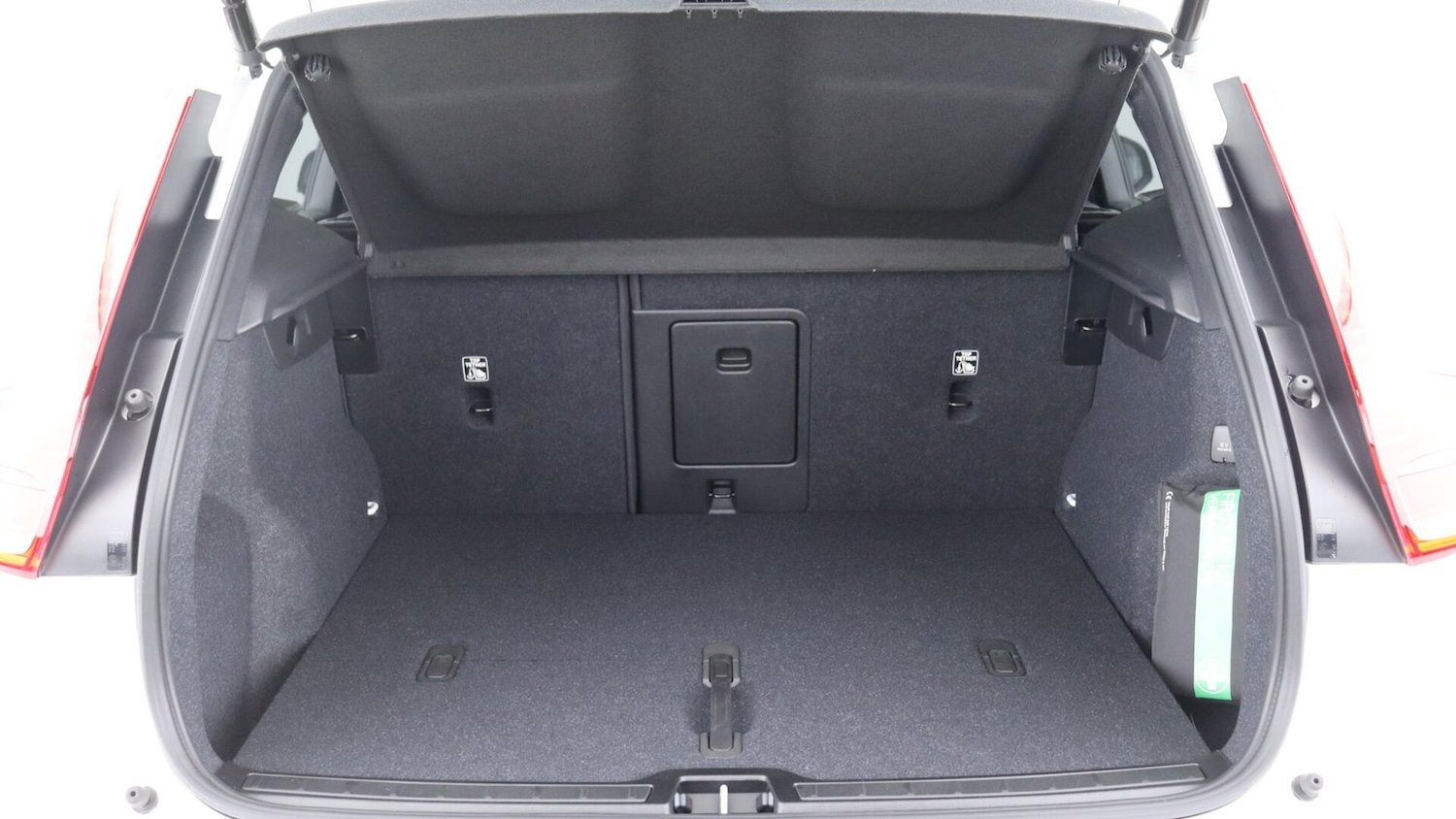 Used Volvo XC40 2025 for sale - 76348796: Photo 13