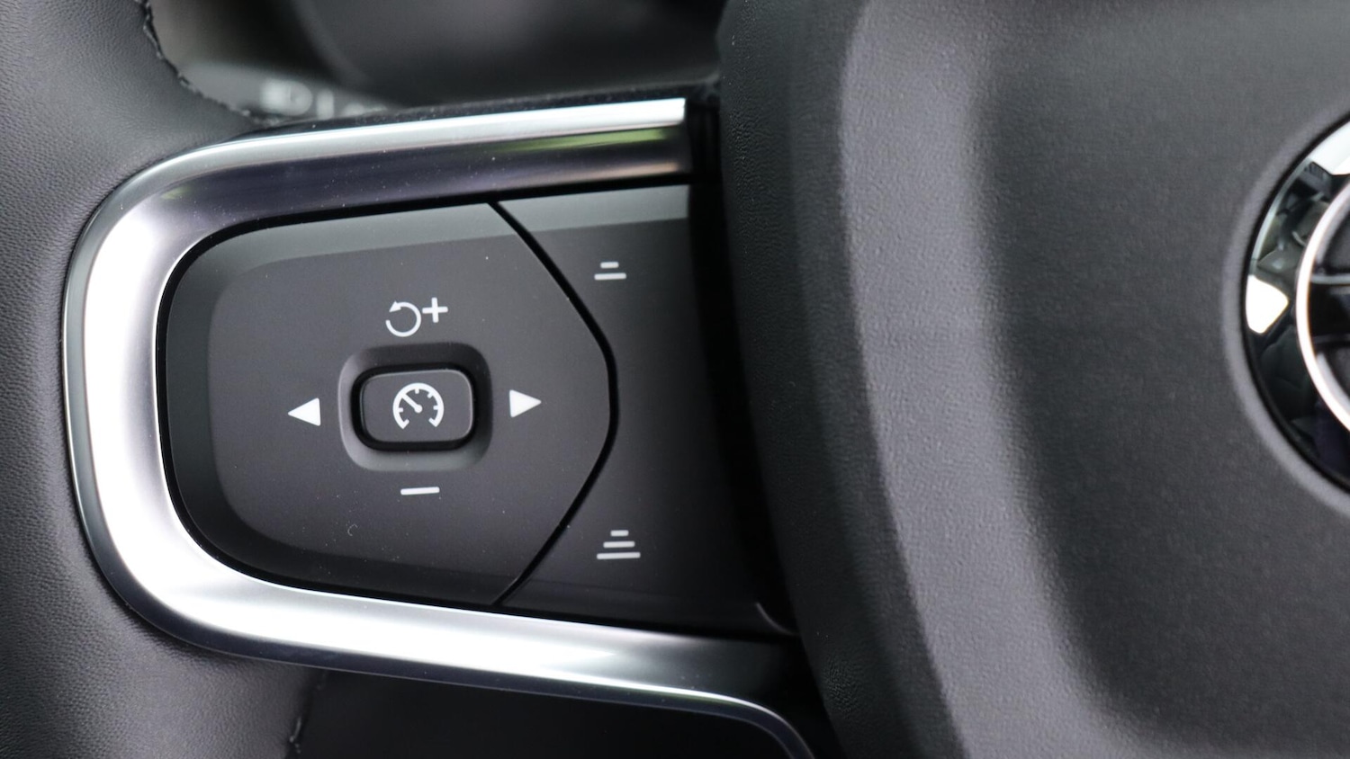 Used Volvo XC40 2025 for sale - 76348796: Photo 21