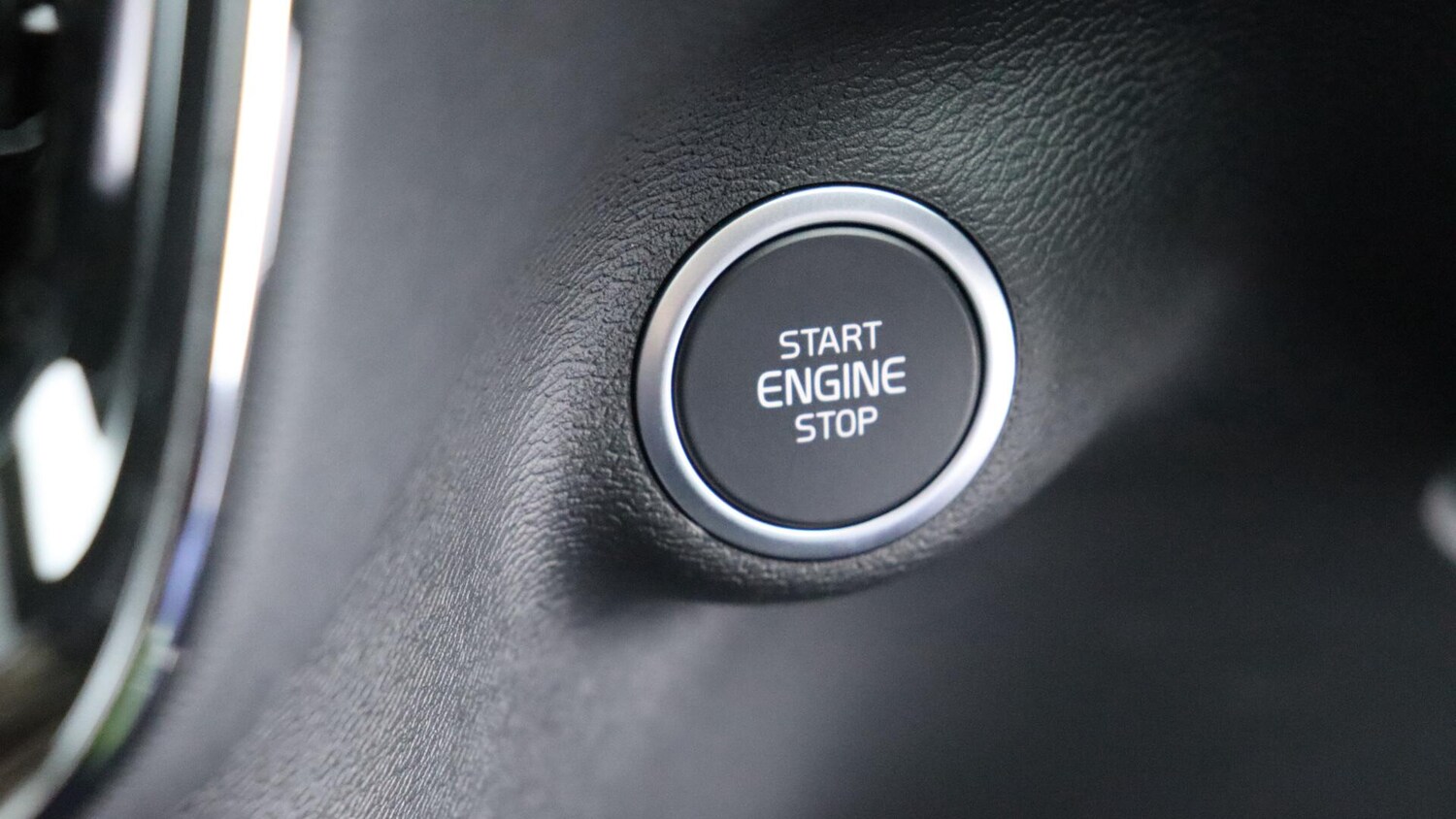 Used Volvo XC40 2025 for sale - 76348796: Photo 27
