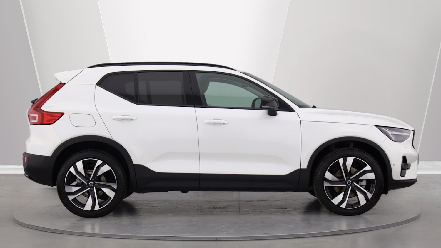 Used Volvo XC40 2025 for sale - 76348796: Photo 3