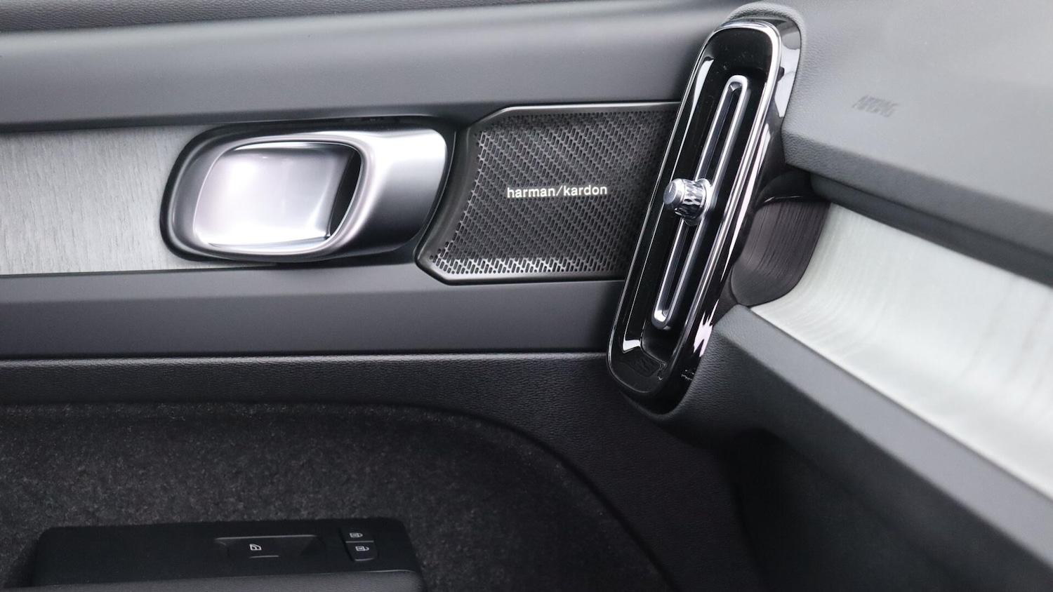 Used Volvo XC40 2025 for sale - 76348796: Photo 42