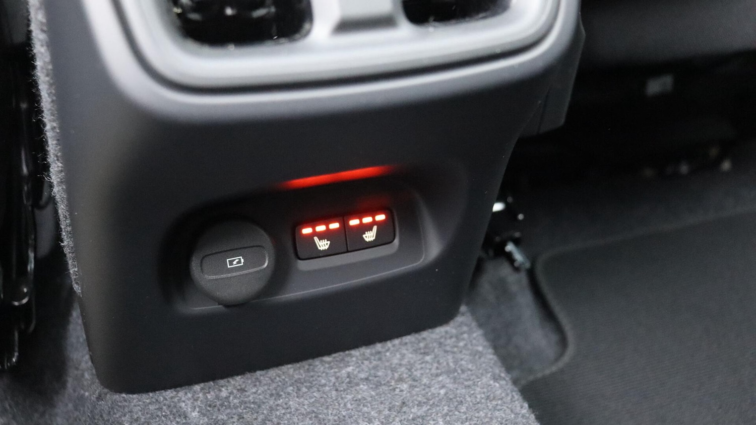 Used Volvo XC40 2025 for sale - 76348796: Photo 44