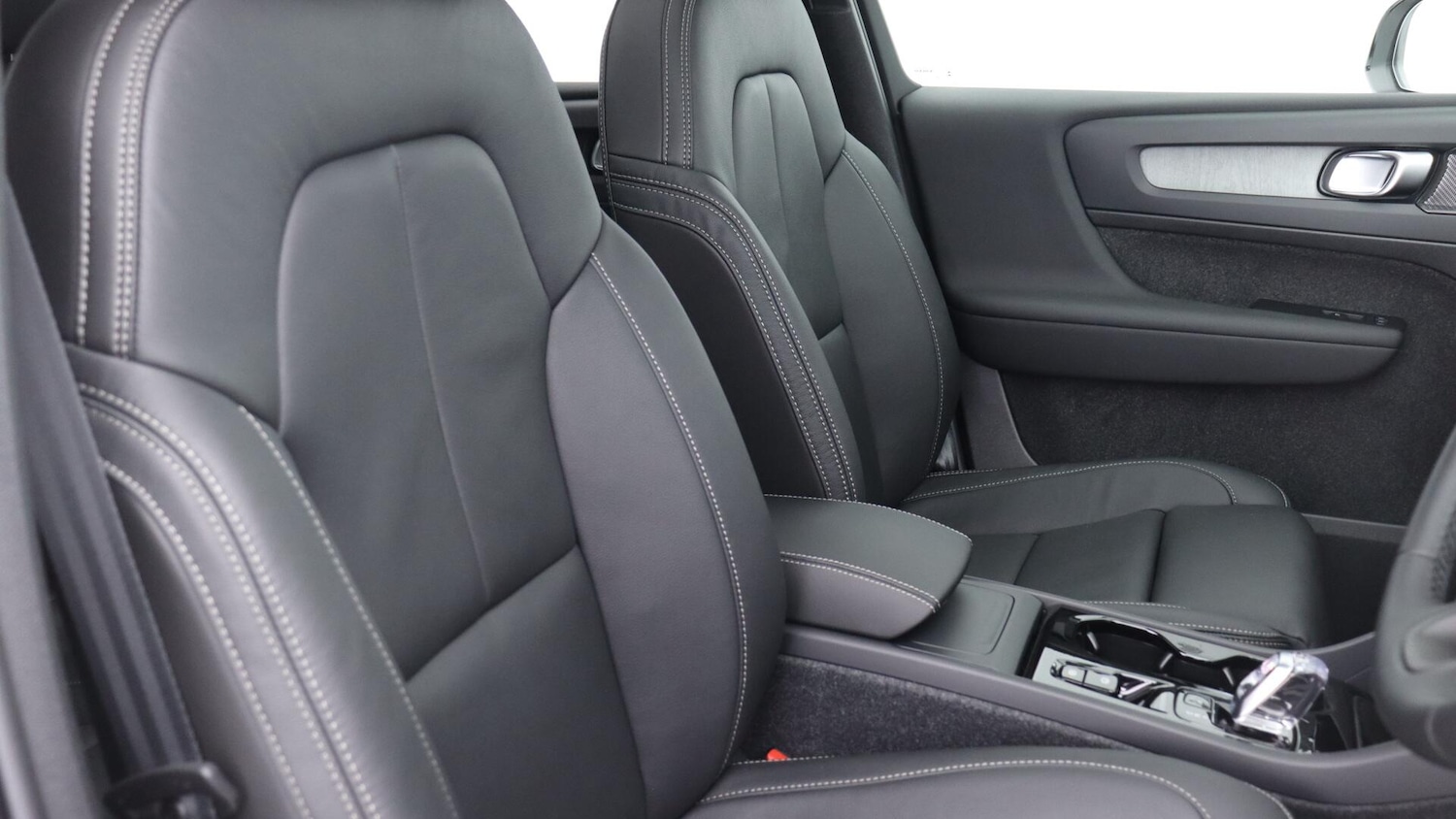 Used Volvo XC40 2025 for sale - 76348796: Photo 50