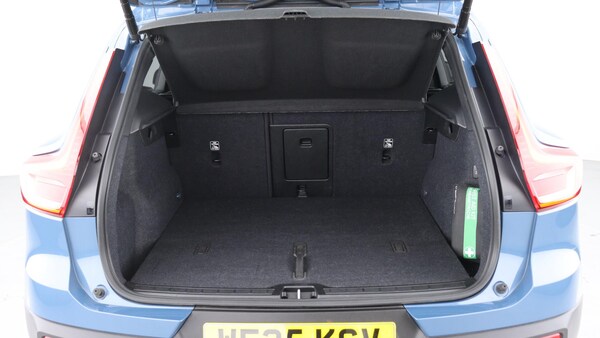 Used Volvo XC40 2025 for sale - 76213847: Photo 13