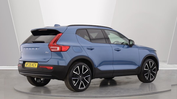 Used Volvo XC40 2025 for sale - 76213847: Photo 2