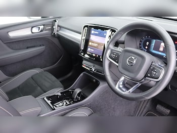 Used Volvo XC40 2025 for sale - 76213847: Photo