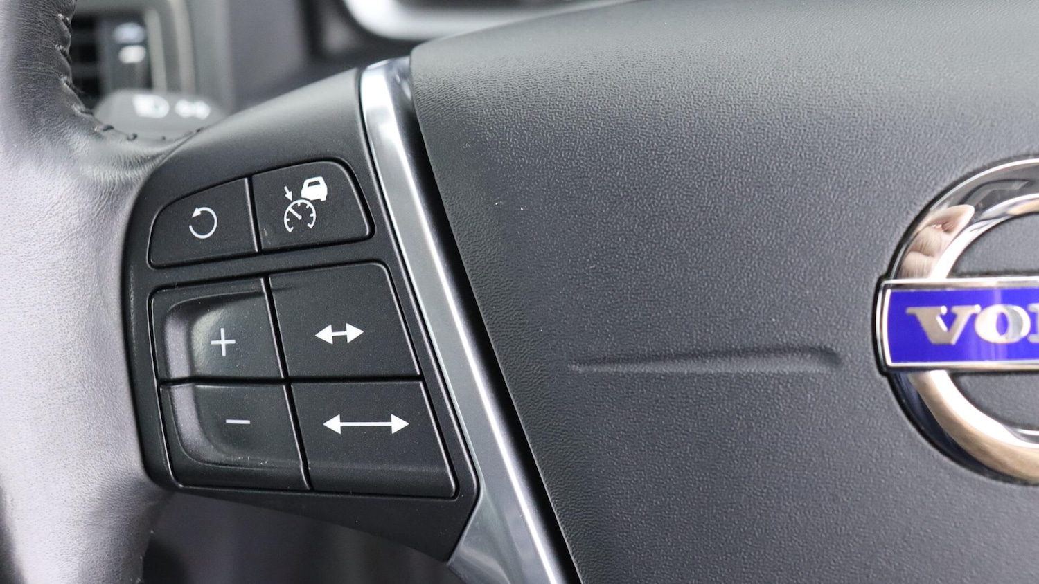 Used Volvo XC70 2015 for sale - 76327346: Photo 21