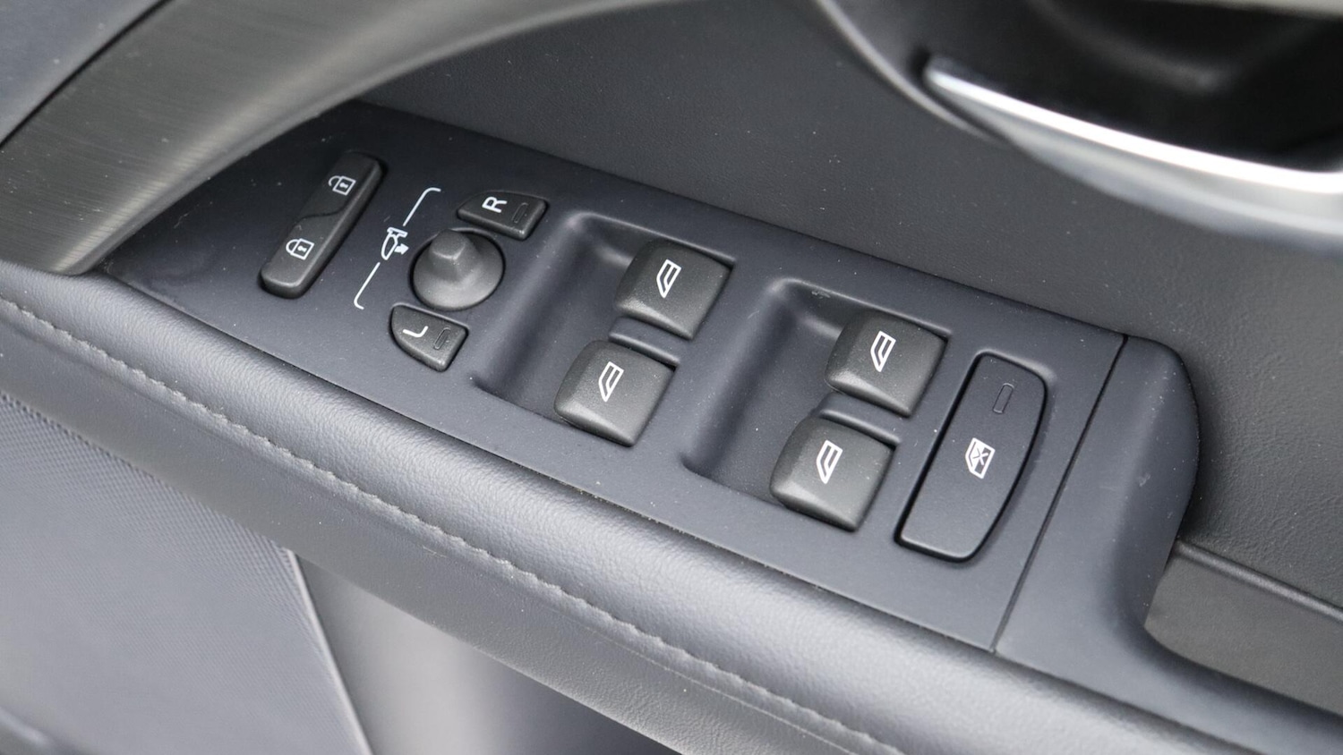 Used Volvo XC70 2015 for sale - 76327346: Photo 24