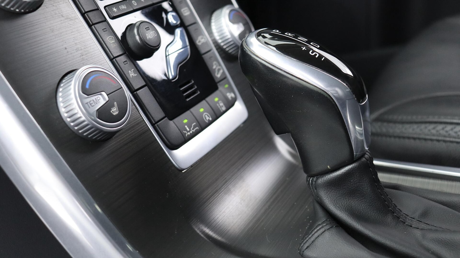Used Volvo XC70 2015 for sale - 76327346: Photo 45