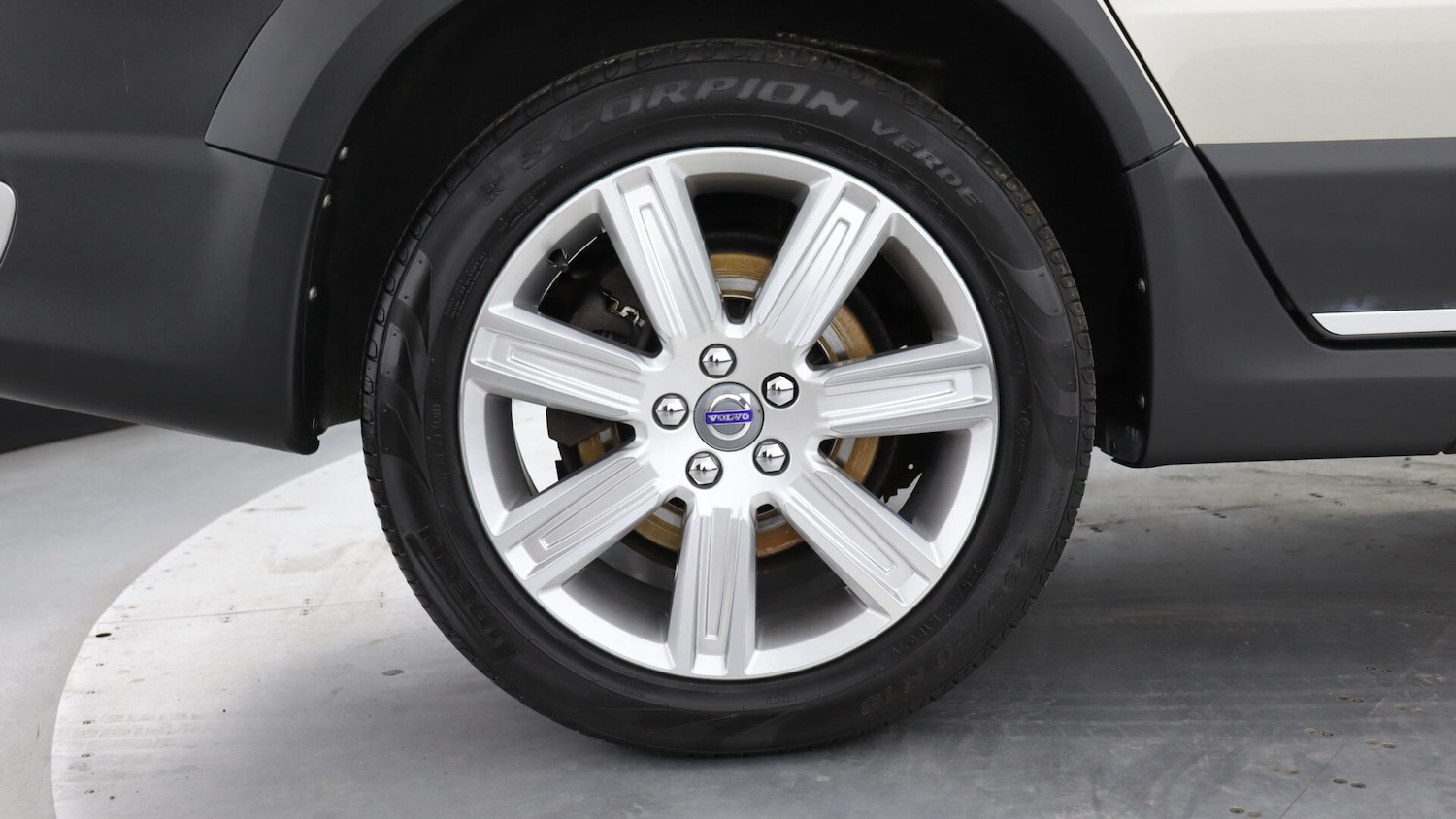 Used Volvo XC70 2015 for sale - 76327346: Photo 9