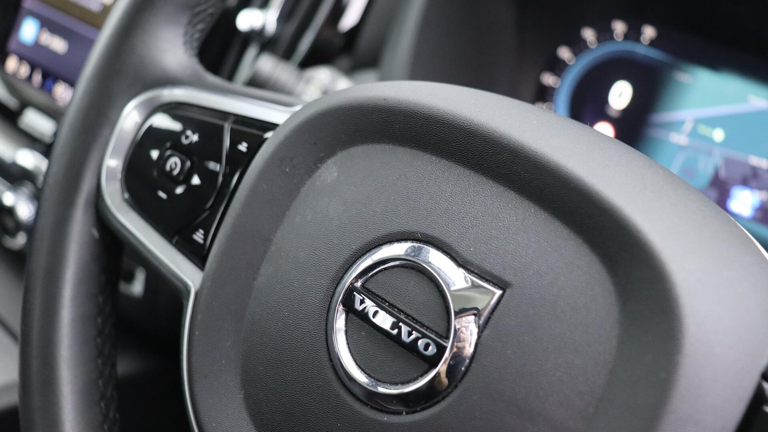 Used Volvo XC60 2022 for sale - 76072458: Photo 42