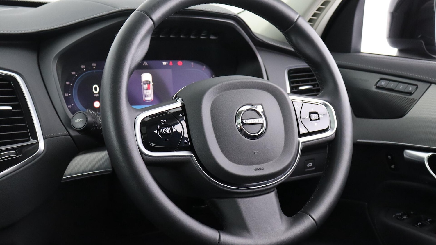 Used Volvo XC90 2023 for sale - 76085022: Photo 10