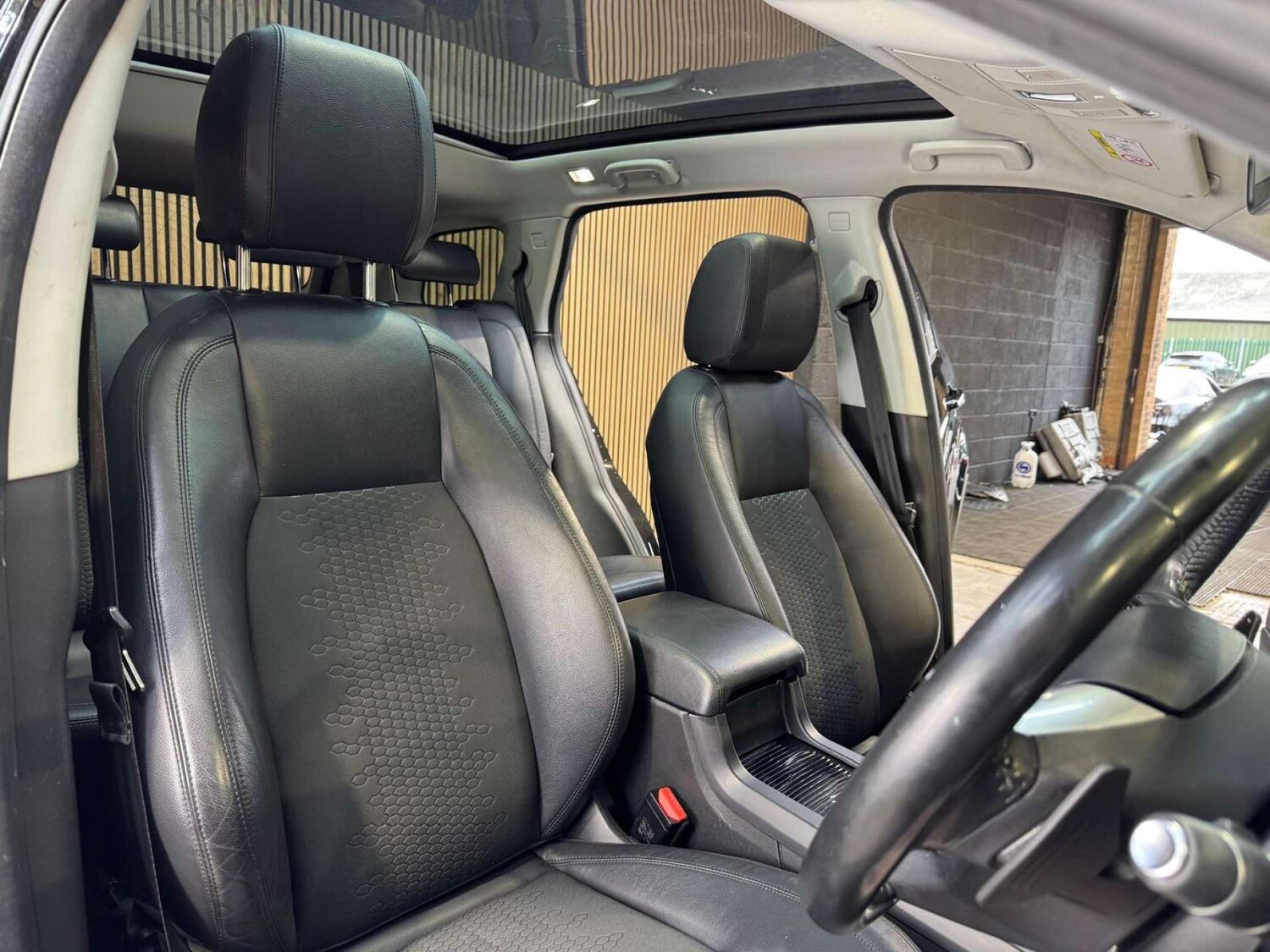 Used Land Rover Discovery Sport 2018 for sale - 77833267: Photo 44