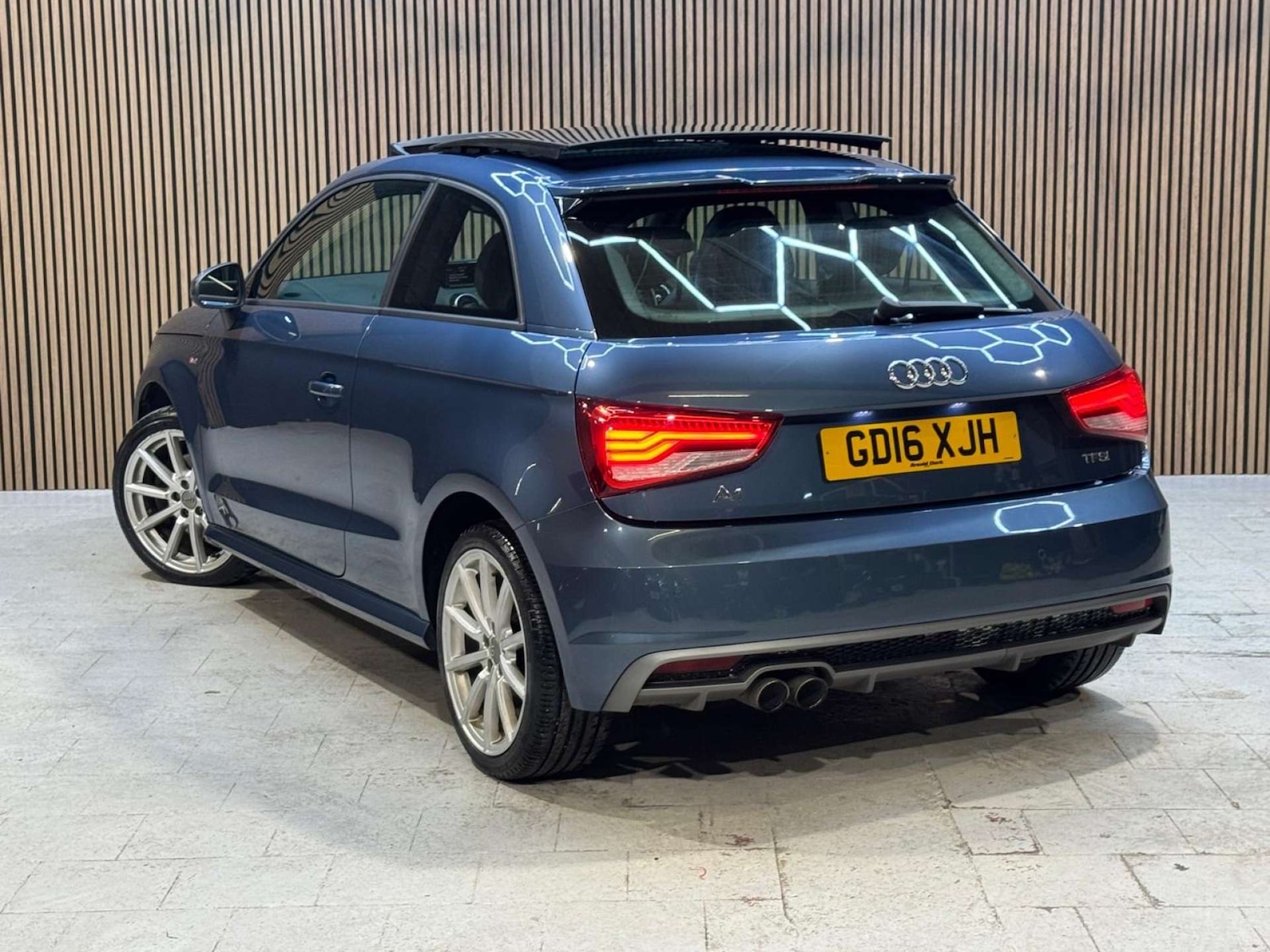 Used Audi A1 2016 for sale - 77101109: Photo 2