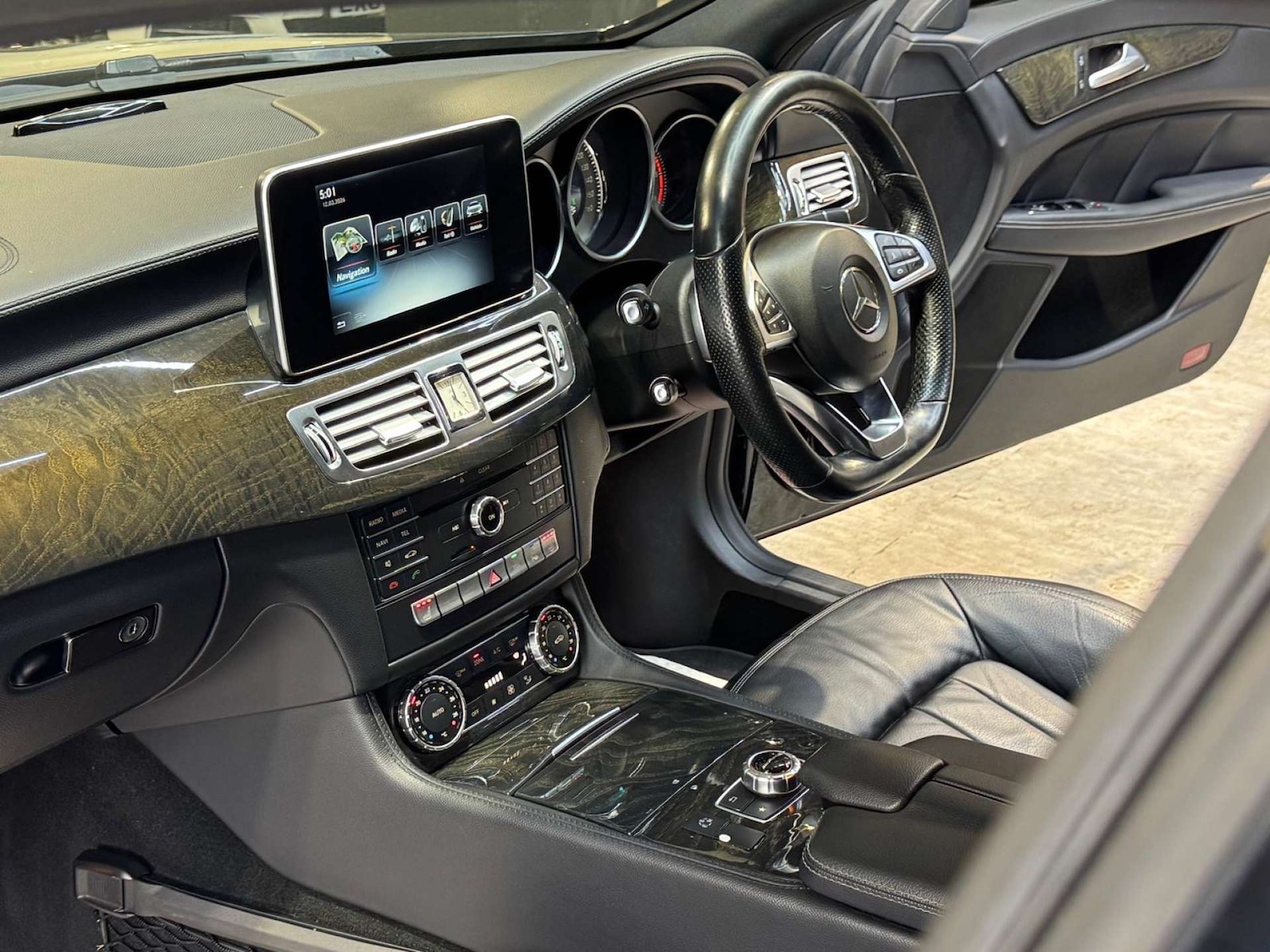 Used Mercedes-Benz CLS 2015 for sale - 77932000: Photo 79