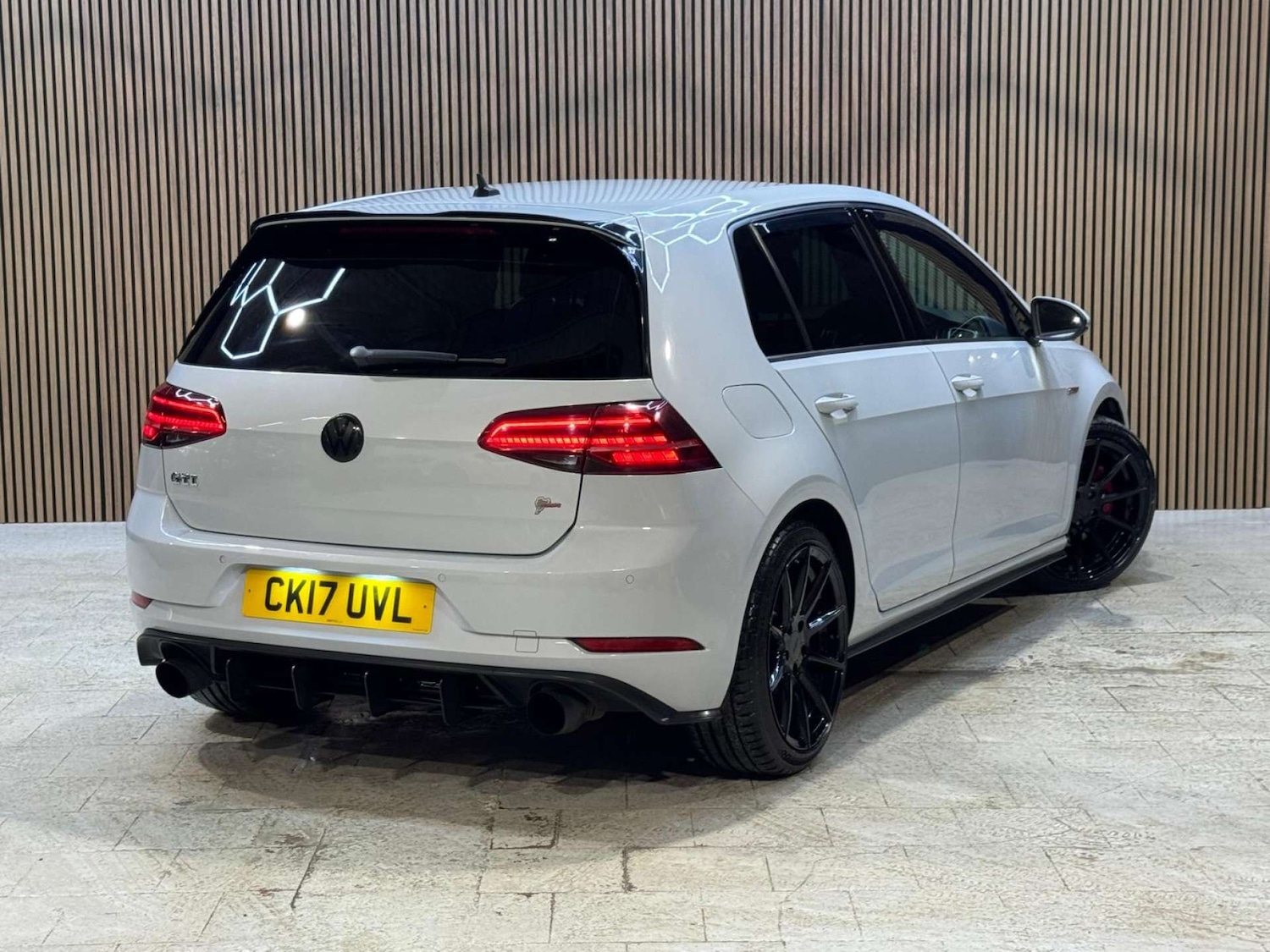 Used Volkswagen Golf 2017 for sale - 77213724: Photo 2