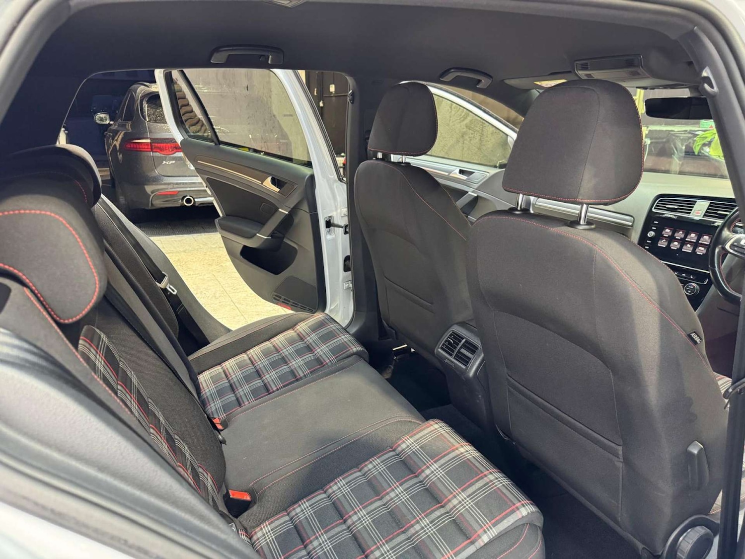 Used Volkswagen Golf 2017 for sale - 77213724: Photo 6