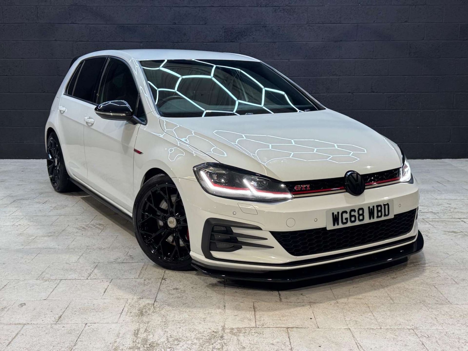 Used Volkswagen Golf 2019 for sale - 76602119: Photo 1