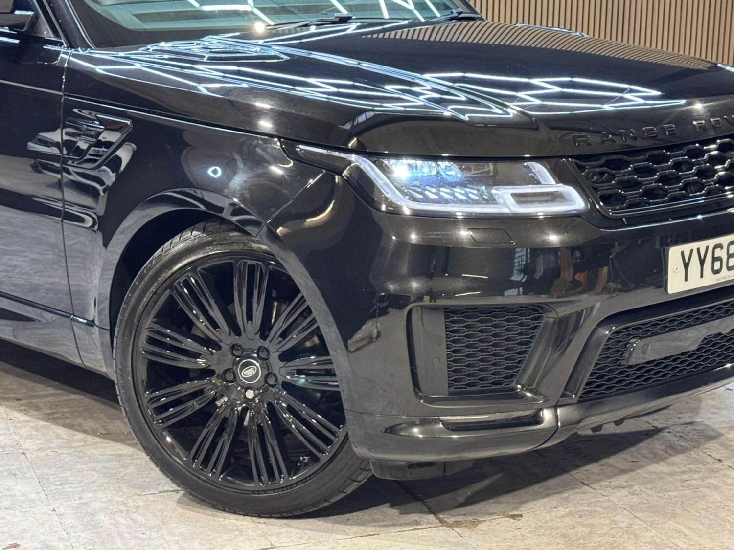 Used Land Rover Range Rover Sport 2018 for sale - 77676600: Photo 11