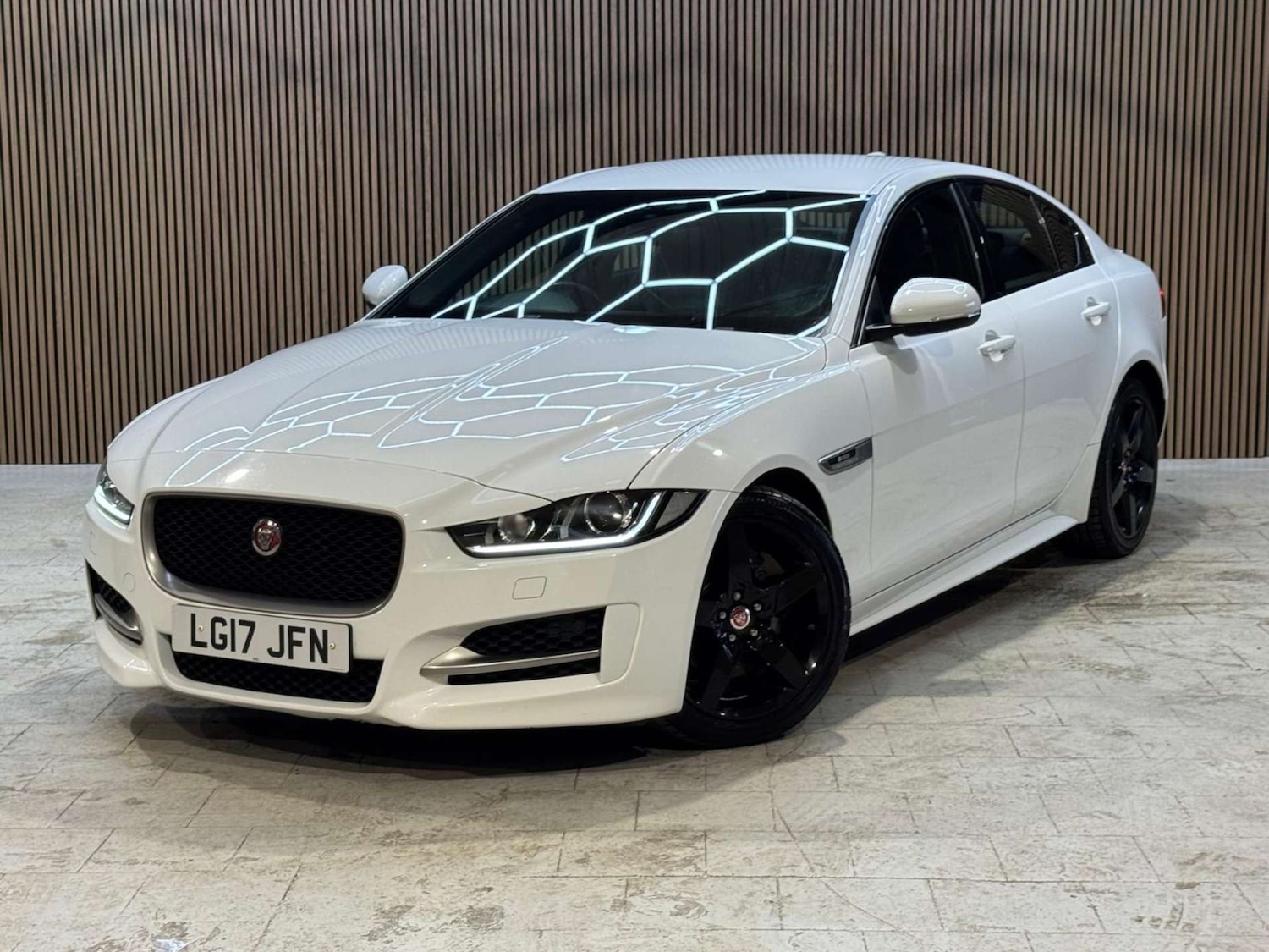 Used Jaguar XE 2017 for sale - 77639596: Photo 4
