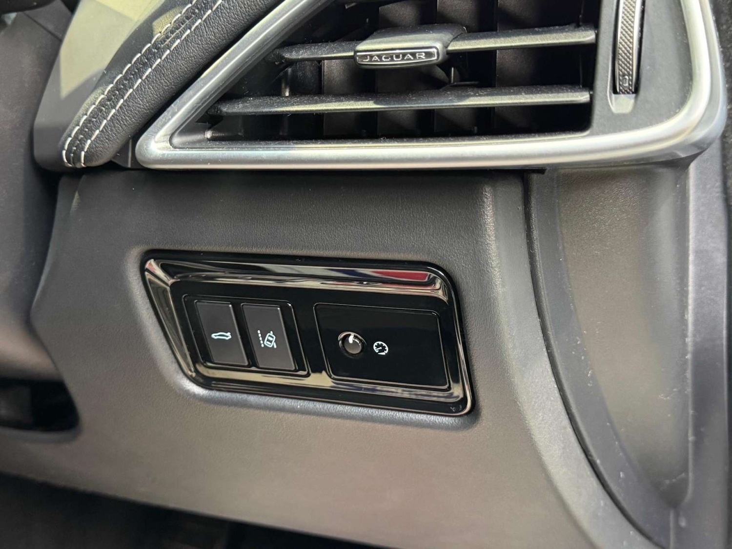 Used Jaguar XE 2017 for sale - 77639596: Photo 52