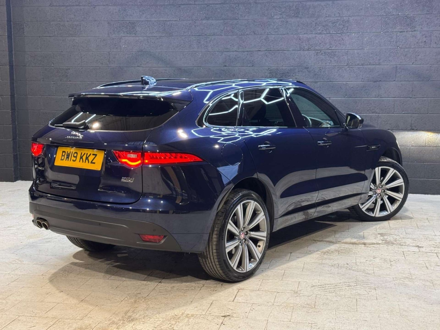 Used Jaguar F-Pace 2019 for sale - 76395515: Photo 14