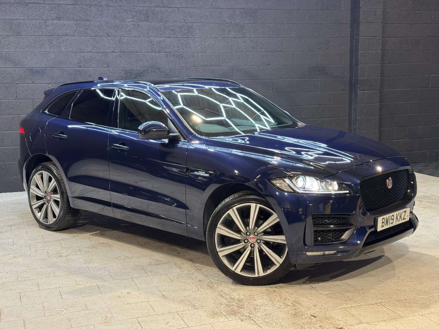 Used Jaguar F-Pace 2019 for sale - 76395515: Photo 17