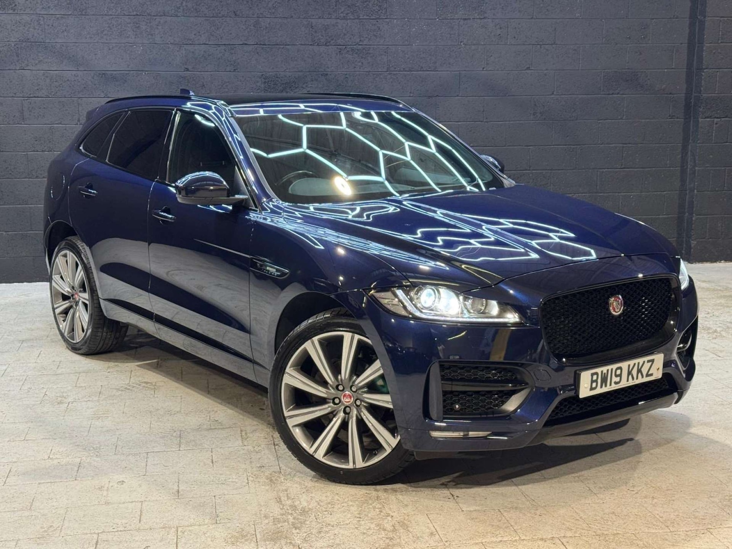 Used Jaguar F-Pace 2019 for sale - 76395515: Photo 18