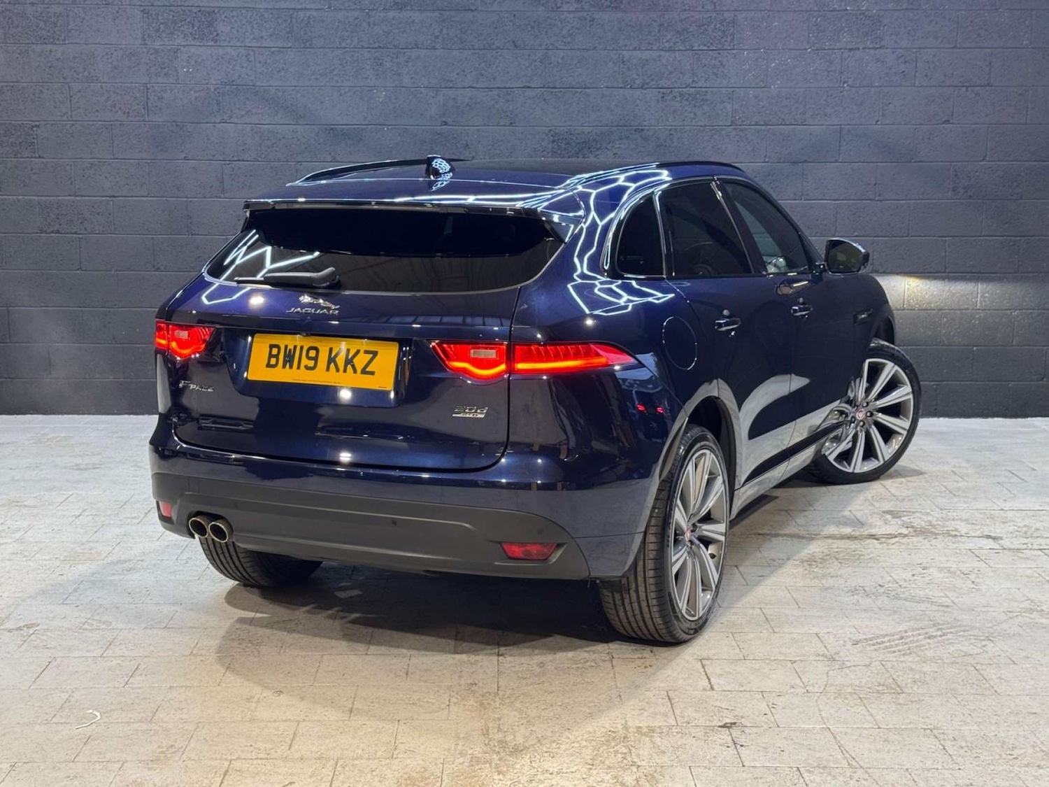 Used Jaguar F-Pace 2019 for sale - 76395515: Photo 2
