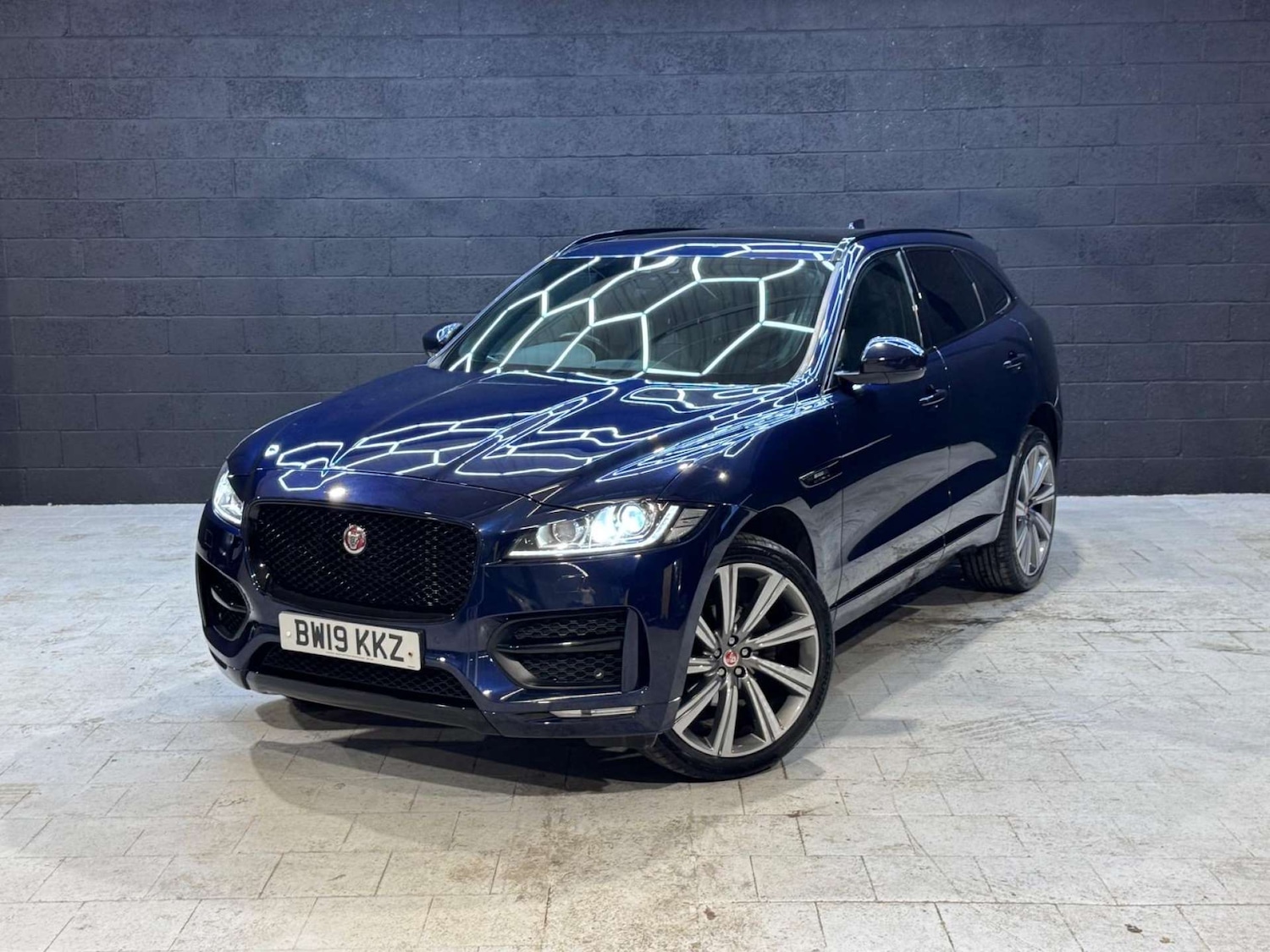 Used Jaguar F-Pace 2019 for sale - 76395515: Photo 4