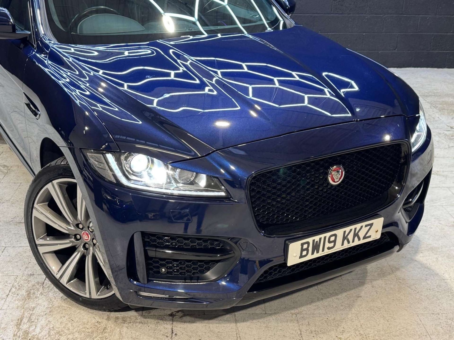 Used Jaguar F-Pace 2019 for sale - 76395515: Photo 7