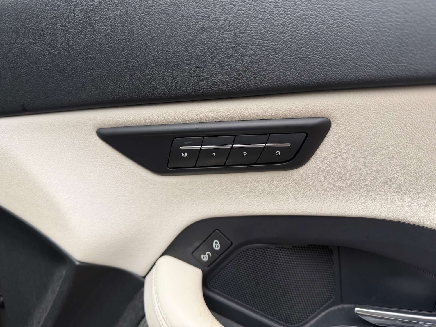 Used Jaguar E-Pace 2019 for sale - 77168063: Photo 14