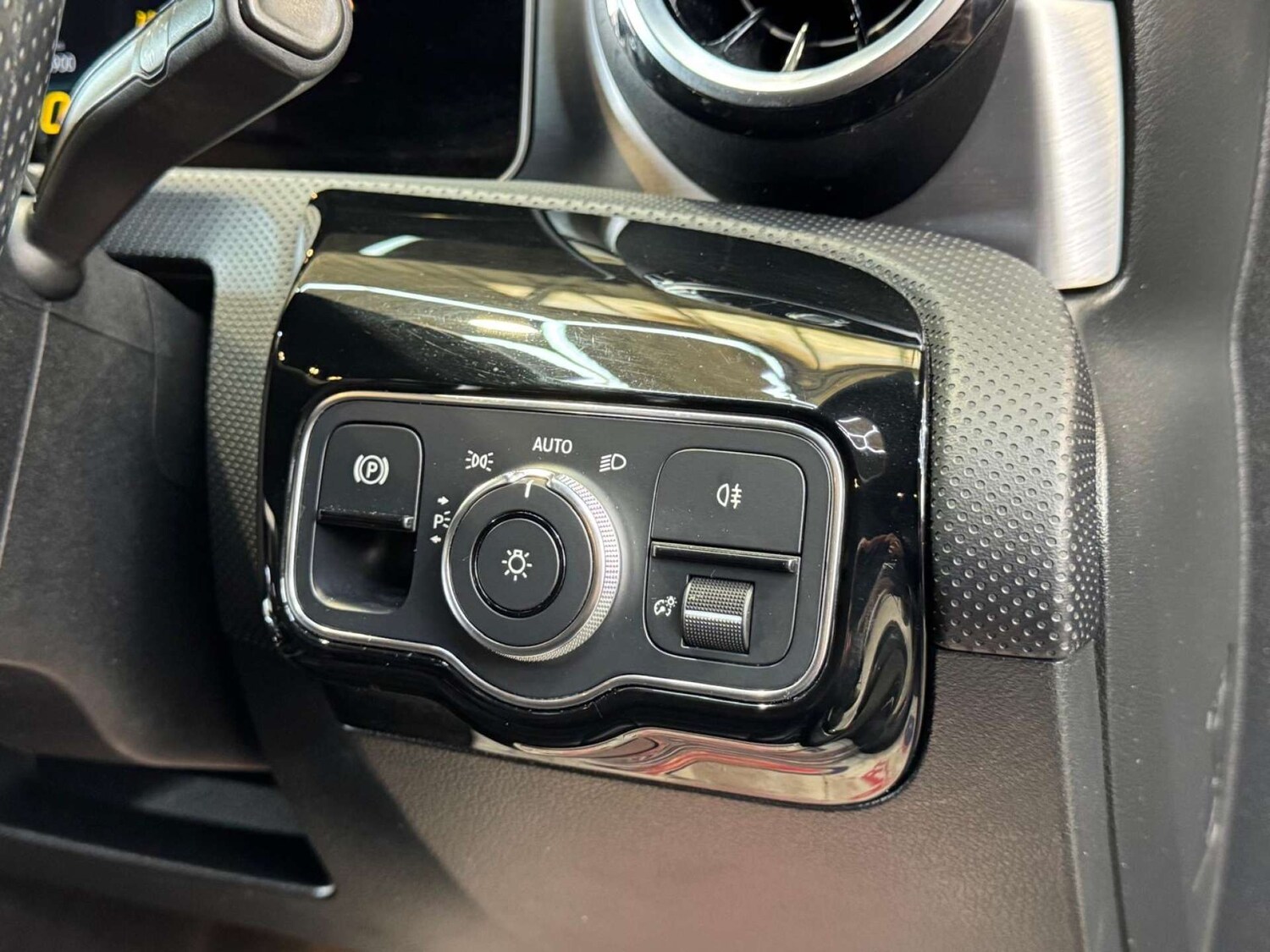 Used Mercedes-Benz CLA 2019 for sale - 77990078: Photo 54