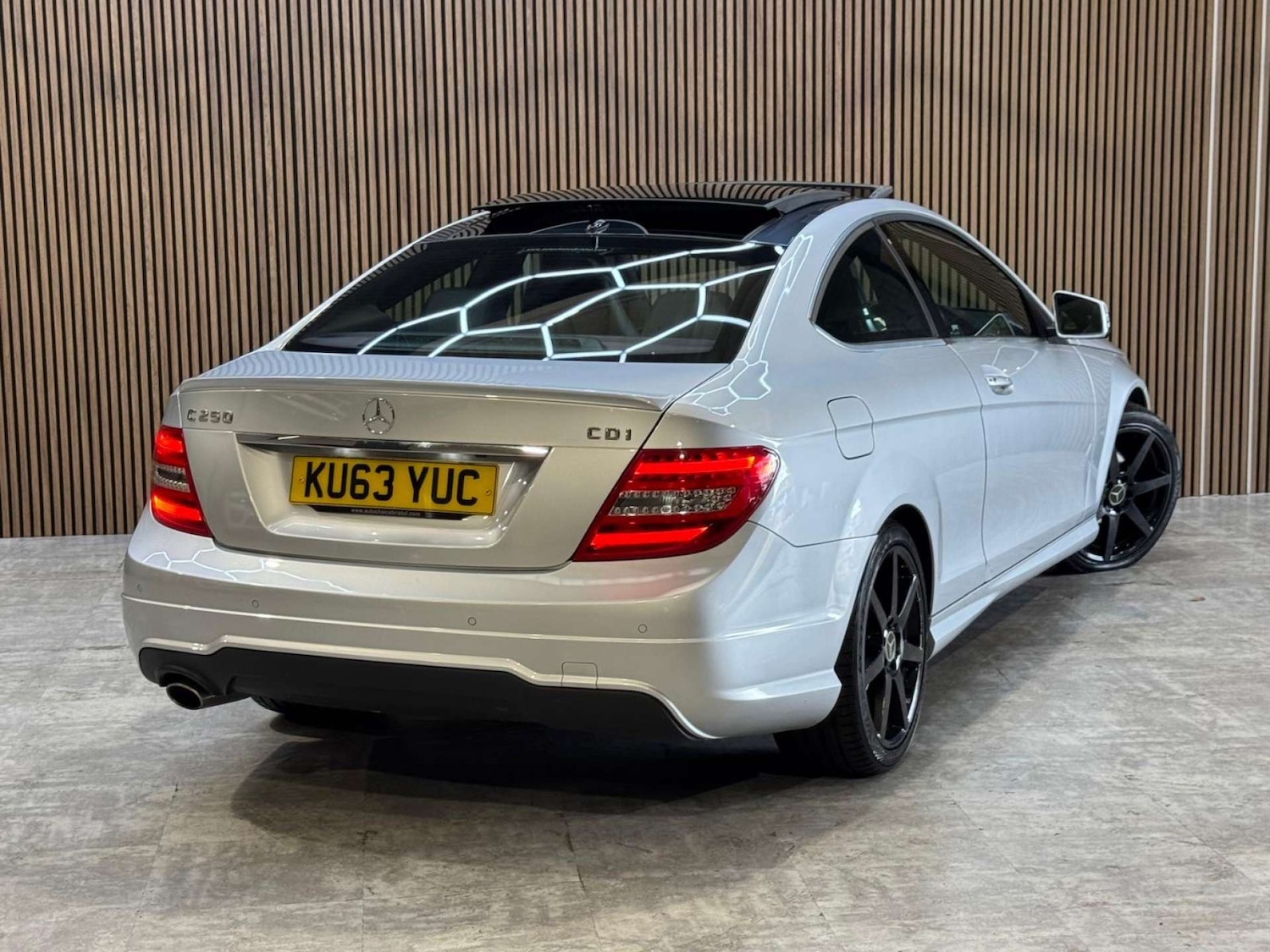 Used Mercedes-Benz C Class 2014 for sale - 78172535: Photo 2