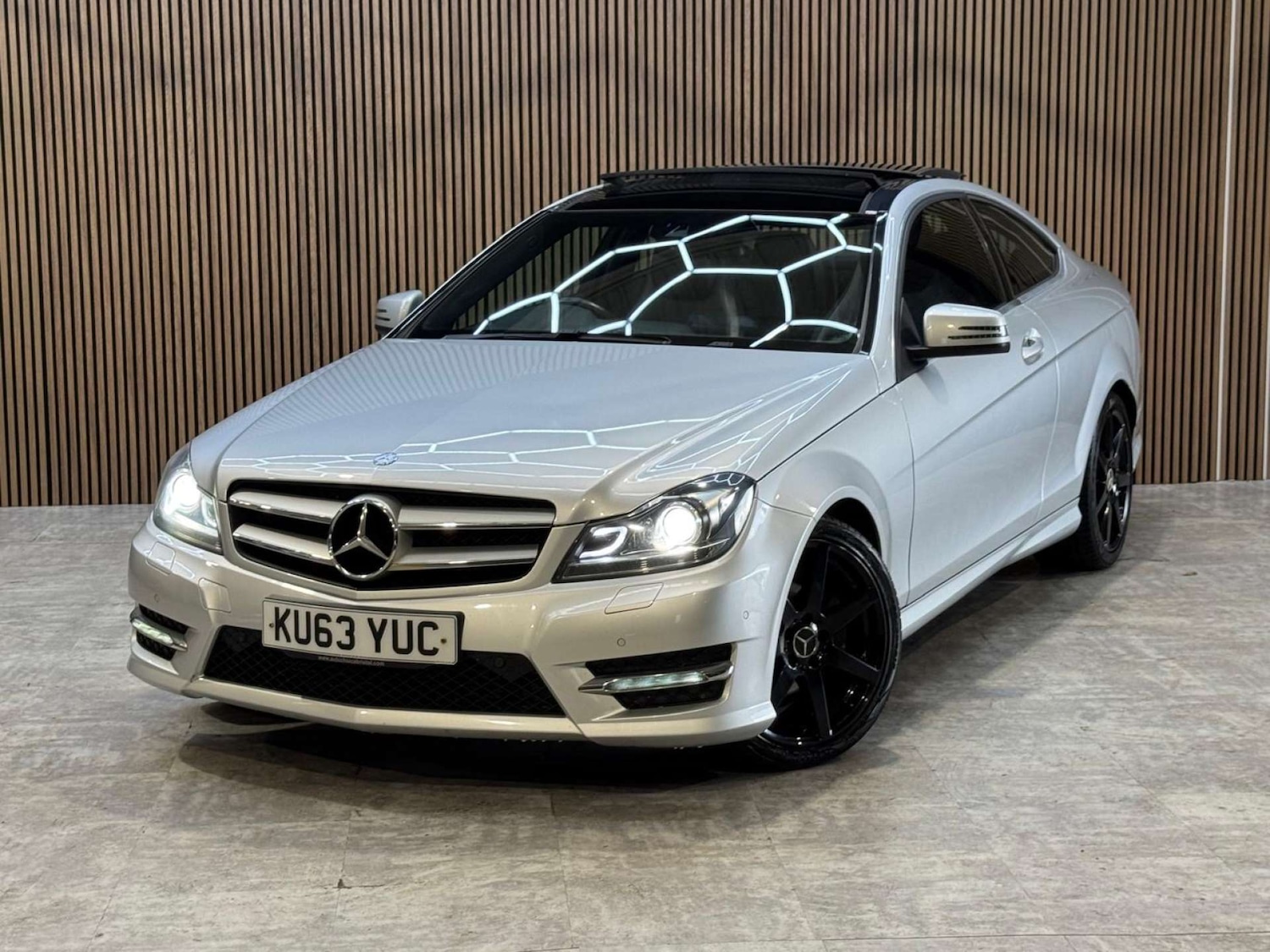 Used Mercedes-Benz C Class 2014 for sale - 78172535: Photo 4