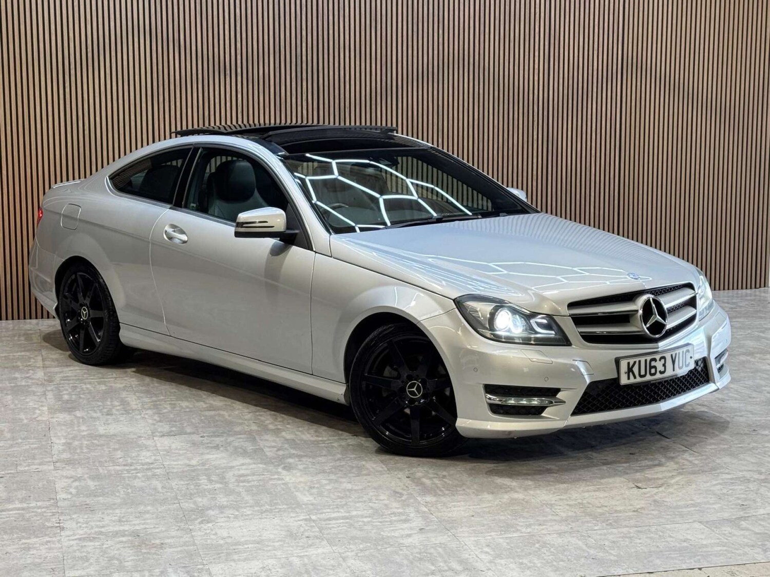 Used Mercedes-Benz C Class 2014 for sale - 78172535: Photo 8