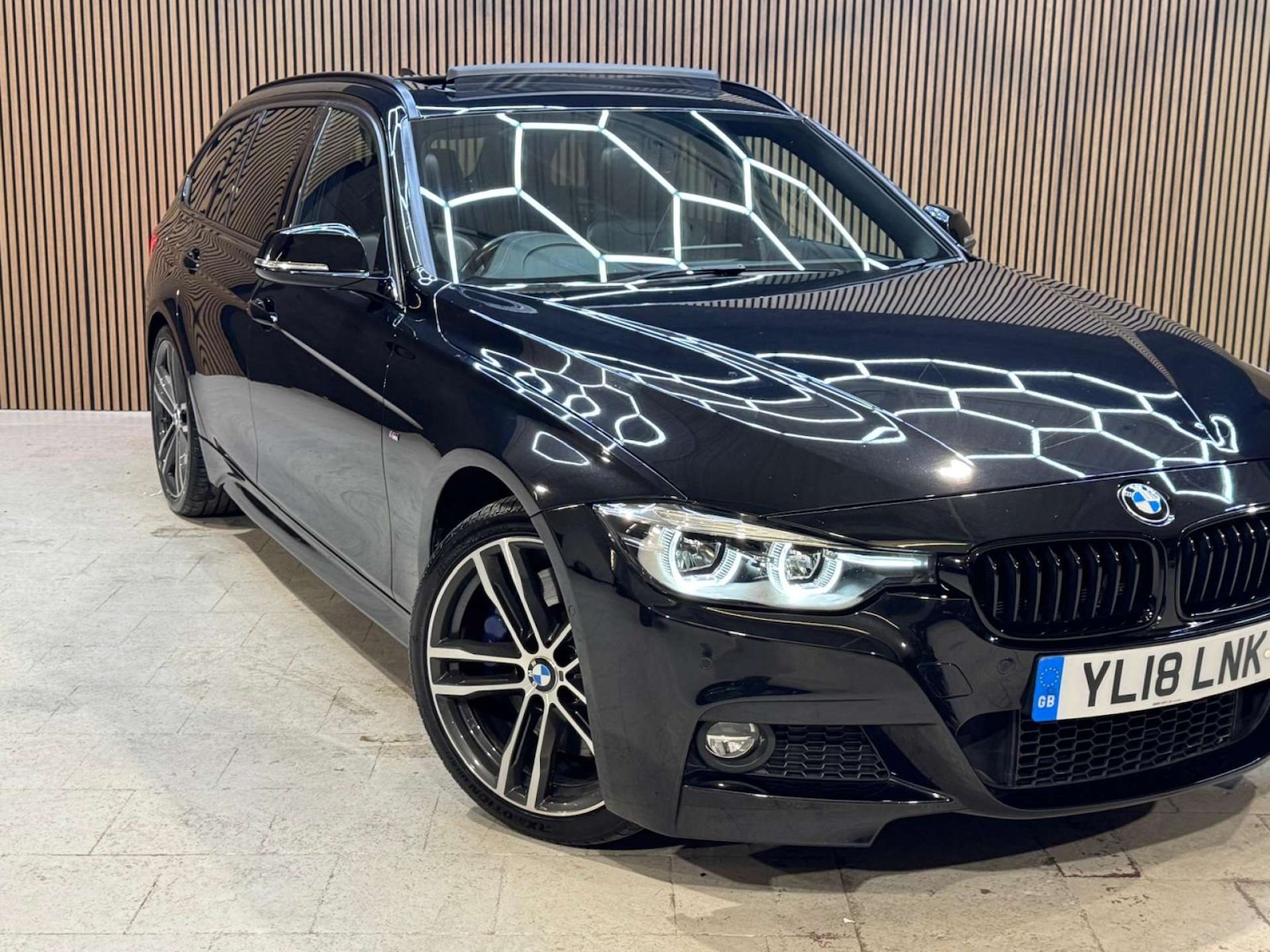 Used BMW 3 Series 2018 for sale - 77136396: Photo 10