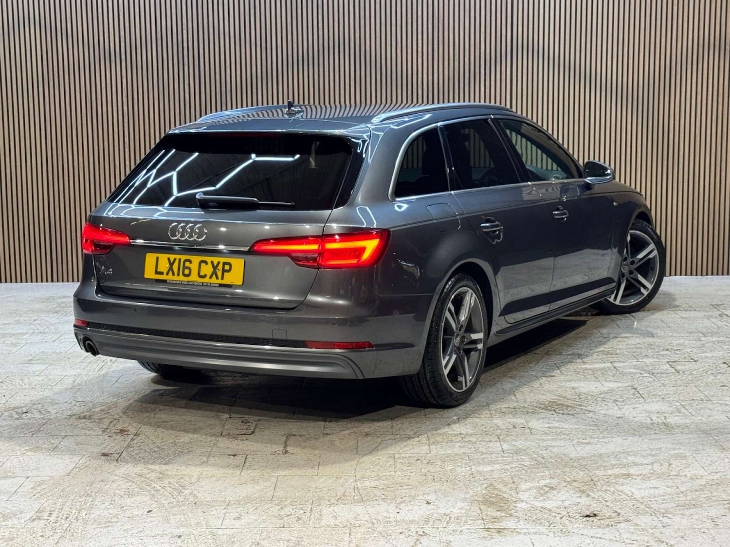 Used Audi A4 2016 for sale - 77310963: Photo 2