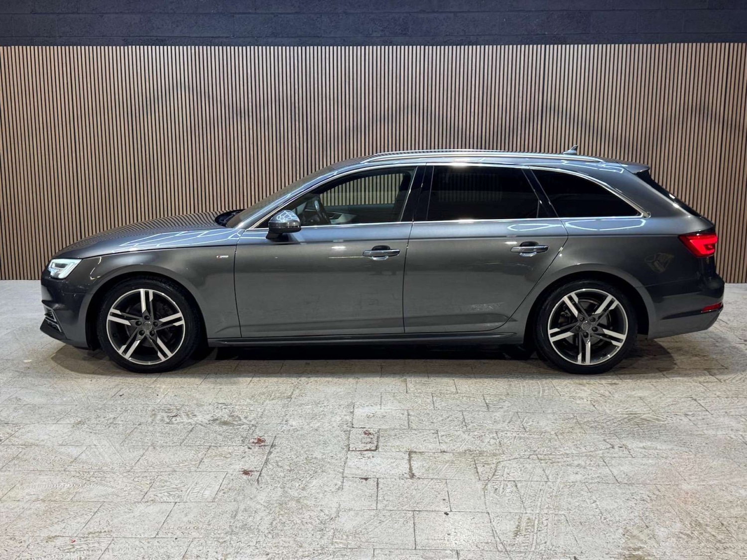 Used Audi A4 2016 for sale - 77310963: Photo 32