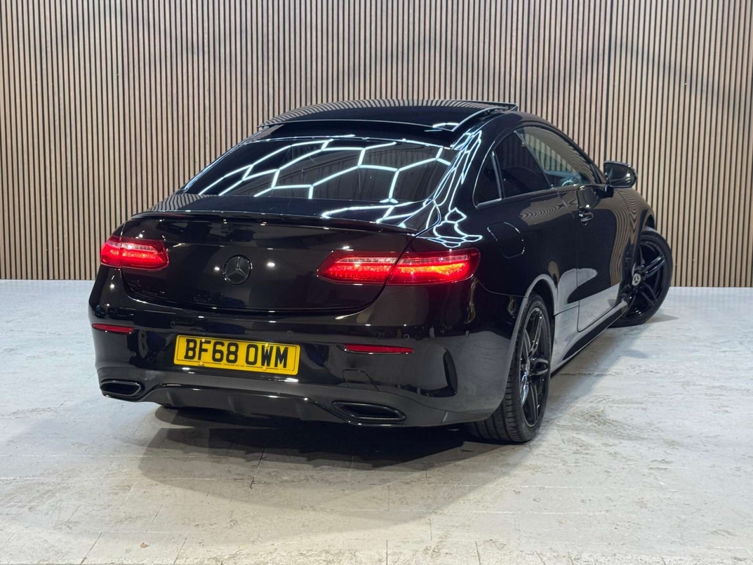 Used Mercedes-Benz E Class 2018 for sale - 76830953: Photo 2