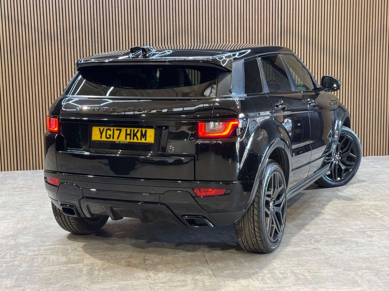 Used Land Rover Range Rover Evoque 2017 for sale - 77990077: Photo 2