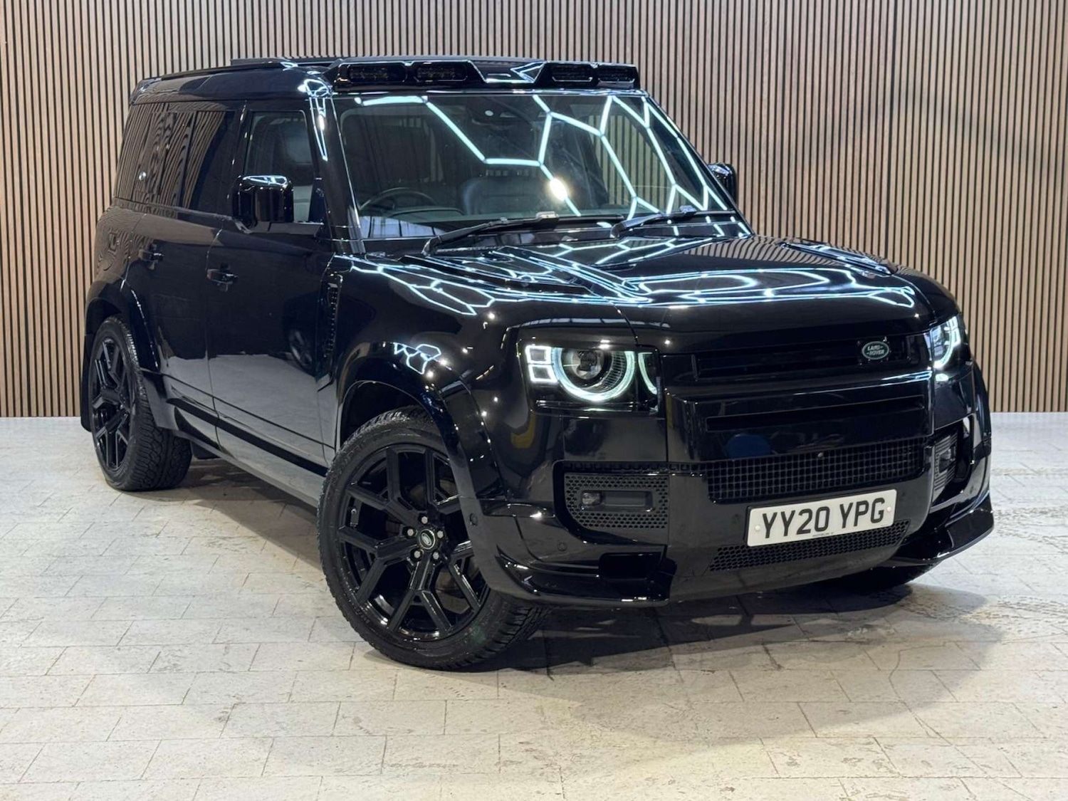 Used Land Rover Defender 2020 for sale - 77328634: Photo 1