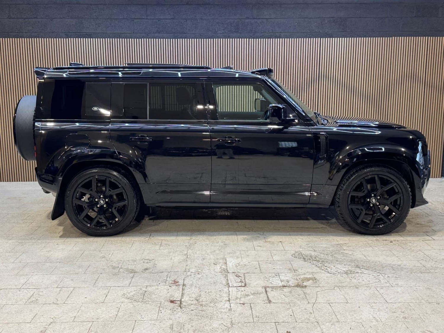 Used Land Rover Defender 2020 for sale - 77328634: Photo 16