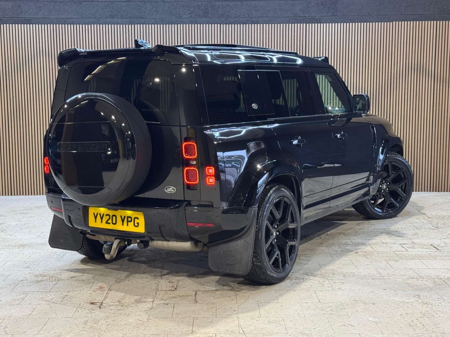 Used Land Rover Defender 2020 for sale - 77328634: Photo 2