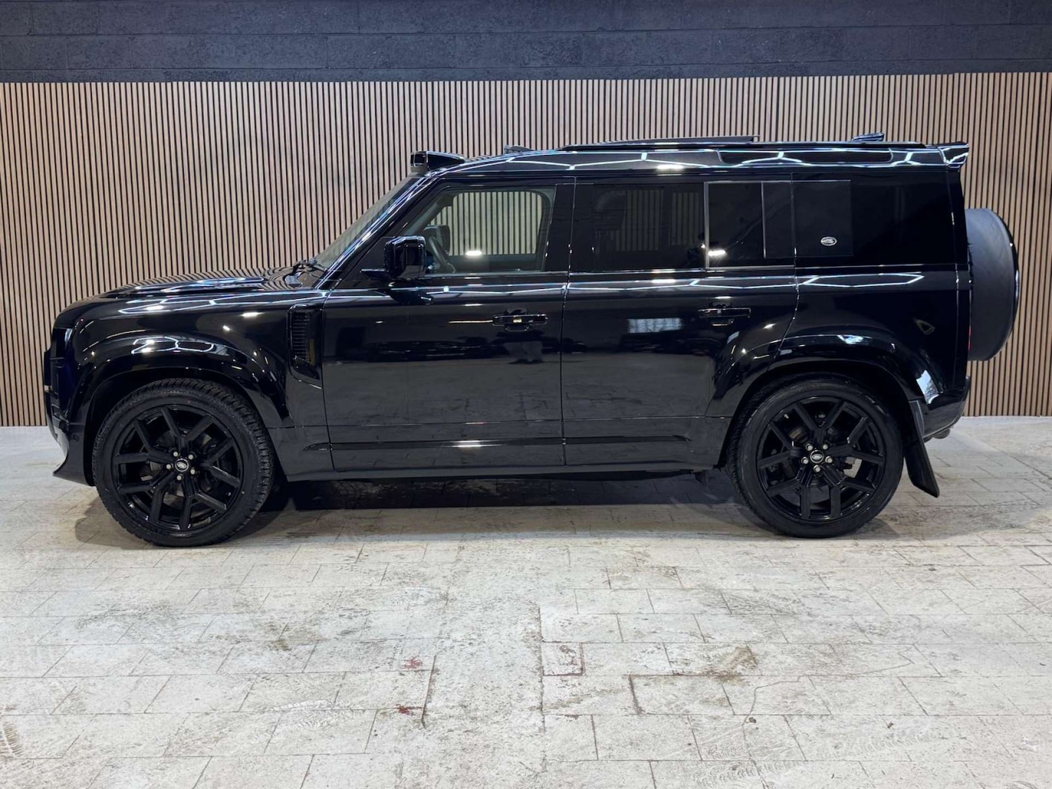 Used Land Rover Defender 2020 for sale - 77328634: Photo 30